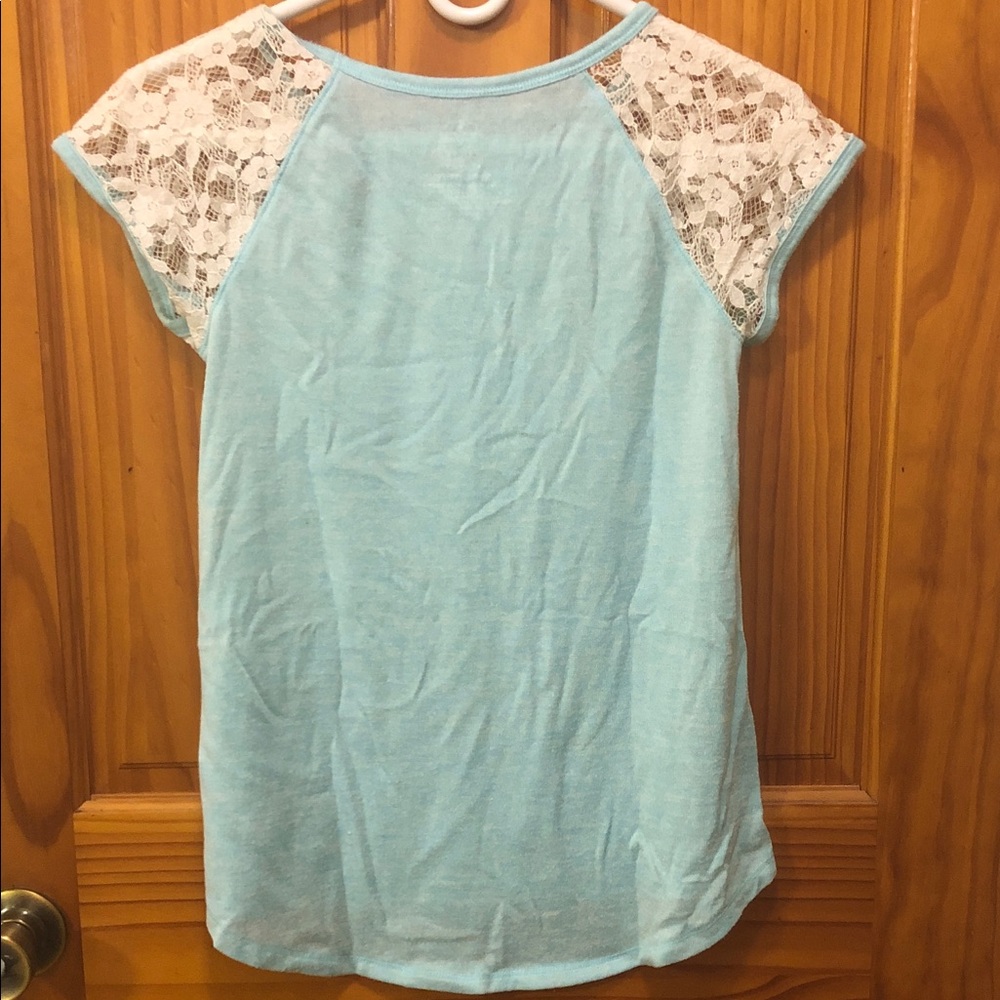 Girl’s light blue shirt w/ white lace - Picture 4 of 5